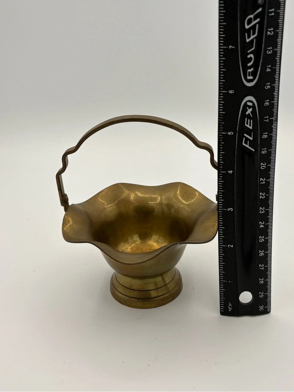 Vtg Interpur Solid Brass Ruffle Scalloped Edge Basket Bowl w/ Swivel Handle 5.5”